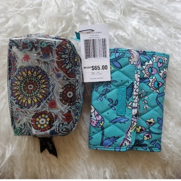Vera Bradley RFID Blue Floral small billfold & Vera blad clear floral cosmetic - Picture 1 of 9